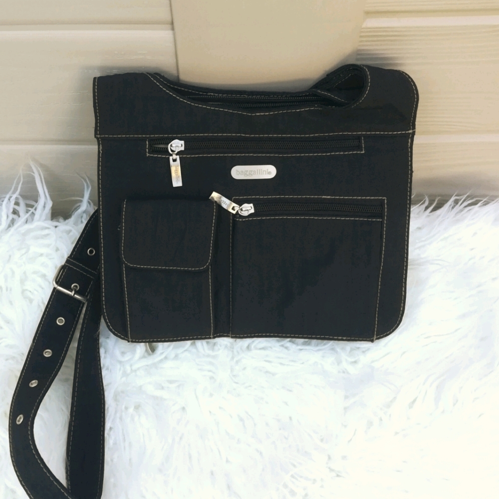 SOLD. Expendable Baggalini Crossbody